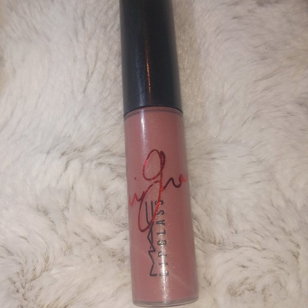 SWATCHED Mac Viva Glam Ariana Grande 2 Lipglass